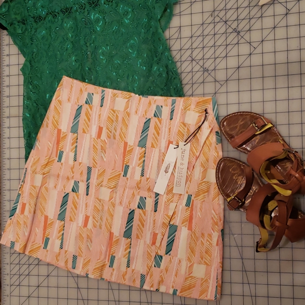 Skirt Above knee mini a line NWT sz small
